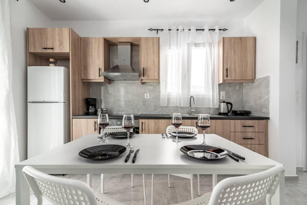 Modern & Stylish Flat For Friends & Couples