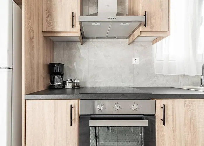 Modern & Stylish Flat For Friends & Couples