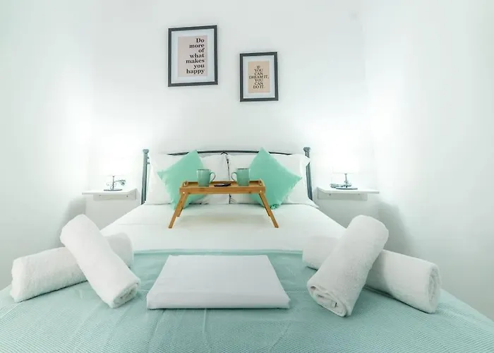 Modern & Stylish Flat For Friends & Couples