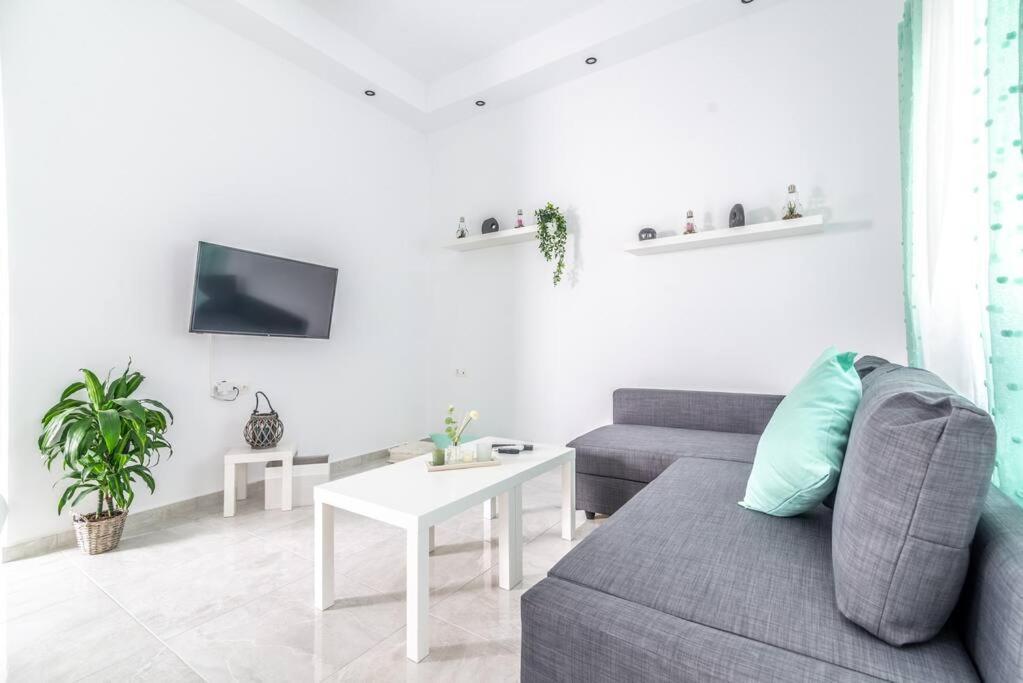 Modern & Stylish Flat For Friends & Couples Apartment *
