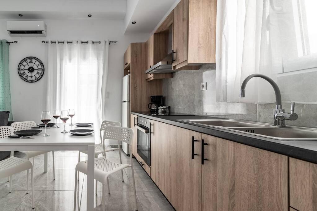 Modern & Stylish Flat For Friends & Couples Apartment *