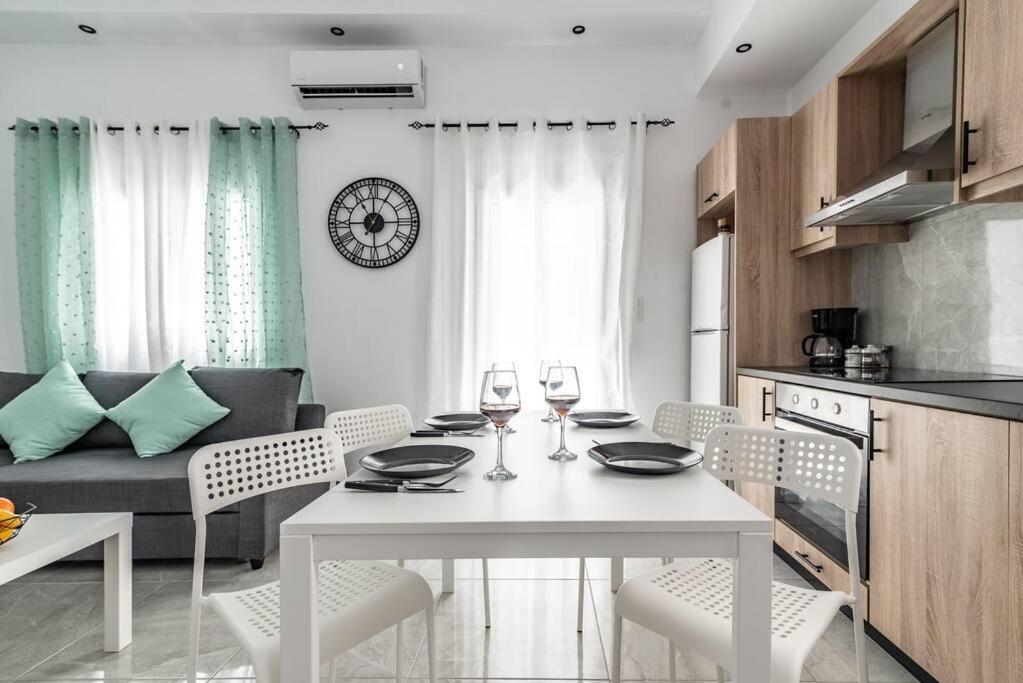 Modern & Stylish Flat For Friends & Couples